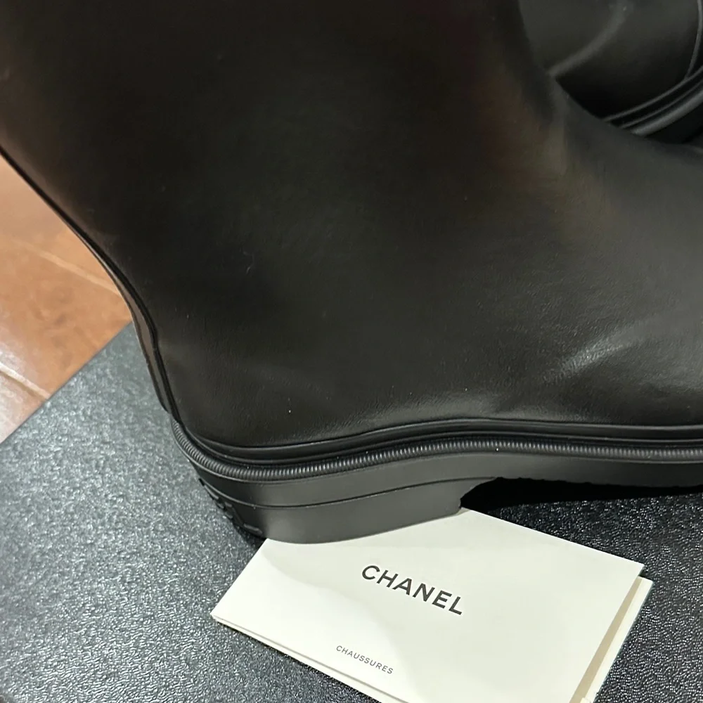 CHANEL Black Rain Boots with White CC Emblem Rare 36 BNIB Dustbags - Picture 10 of 11
